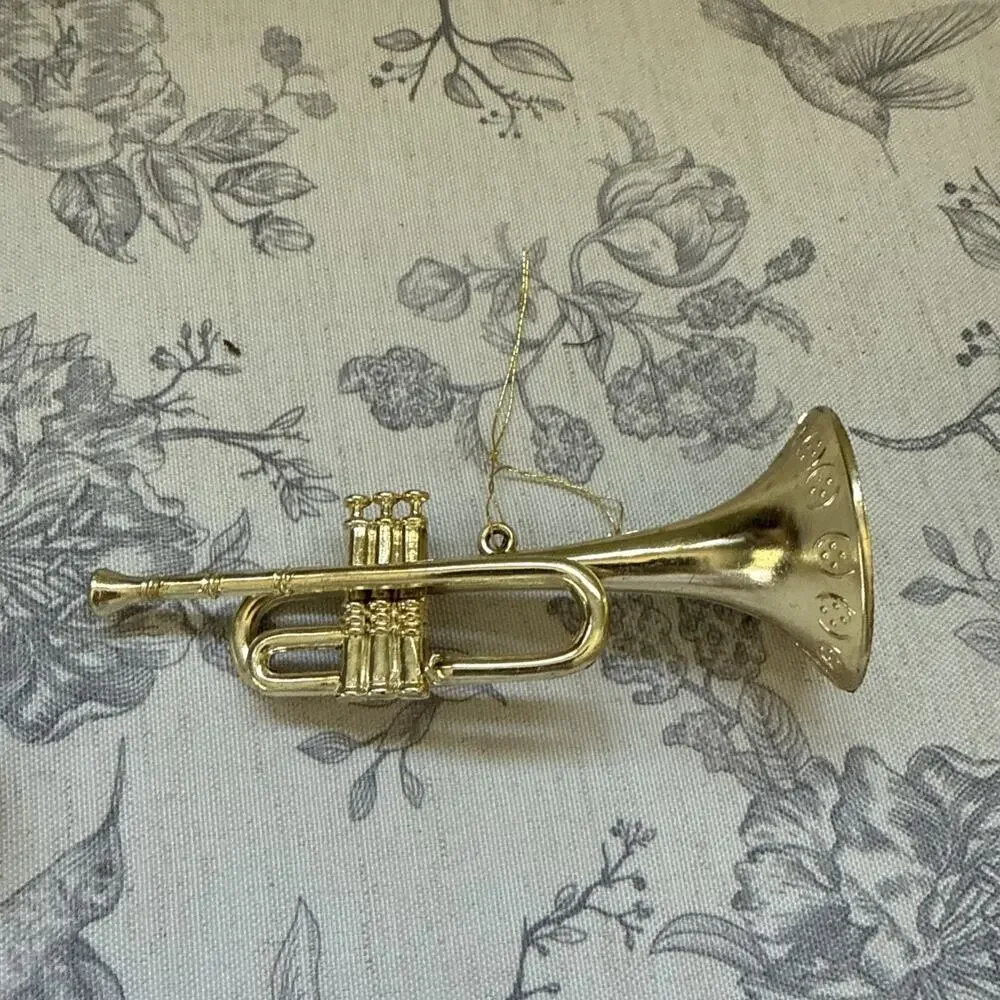 VTG GOLD PLASTIC TRUMPET FRENCH HORN MUSICAL INSTRUMENT CHRISTMAS ORNAMENTS